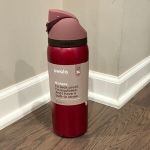 Owala Holiday Exclusive Metallic Red Poinsettia